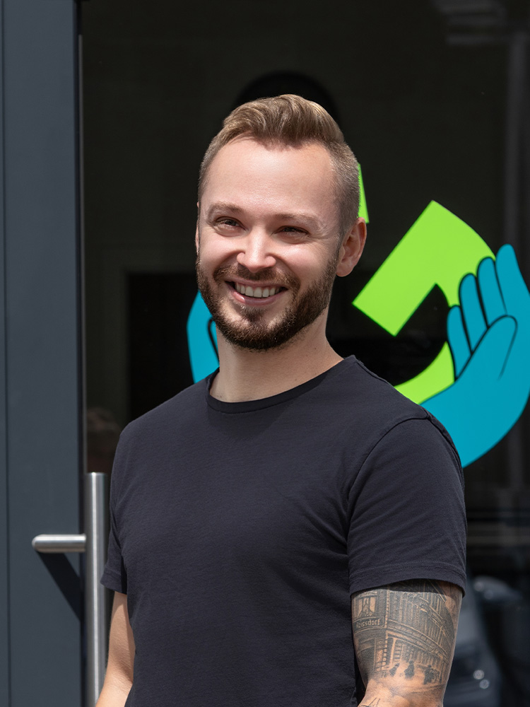 Porträtfoto von Maximilian Egbert bei Geislers Mobile Pflege
