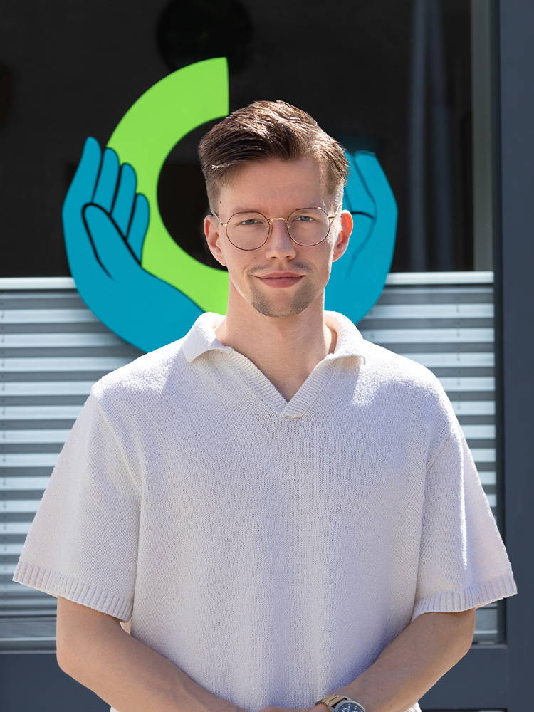 Porträtfoto von Niklas Stockmann bei Geislers Mobile Pflege